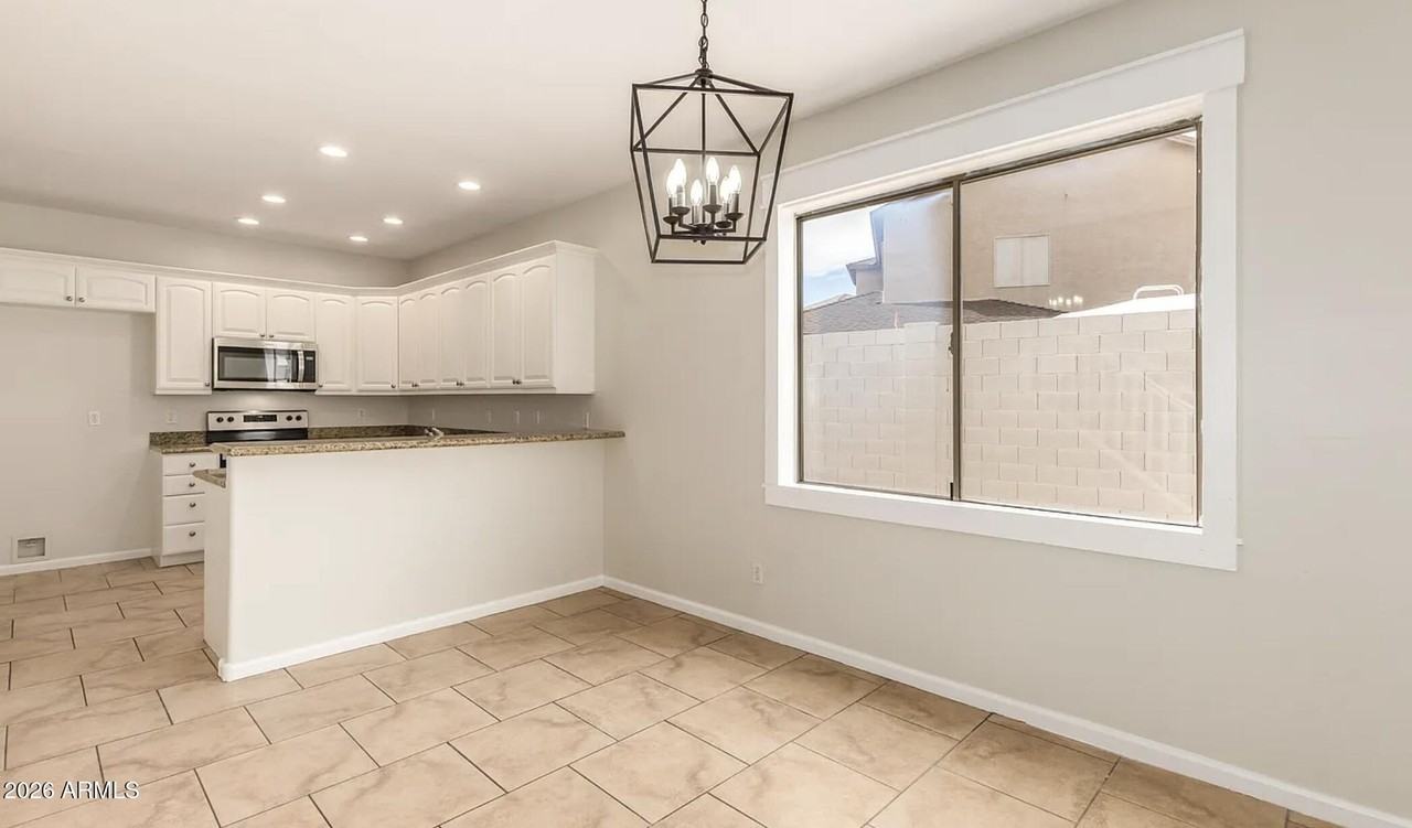 711 S Paustian Cir - Photo 4 of 14