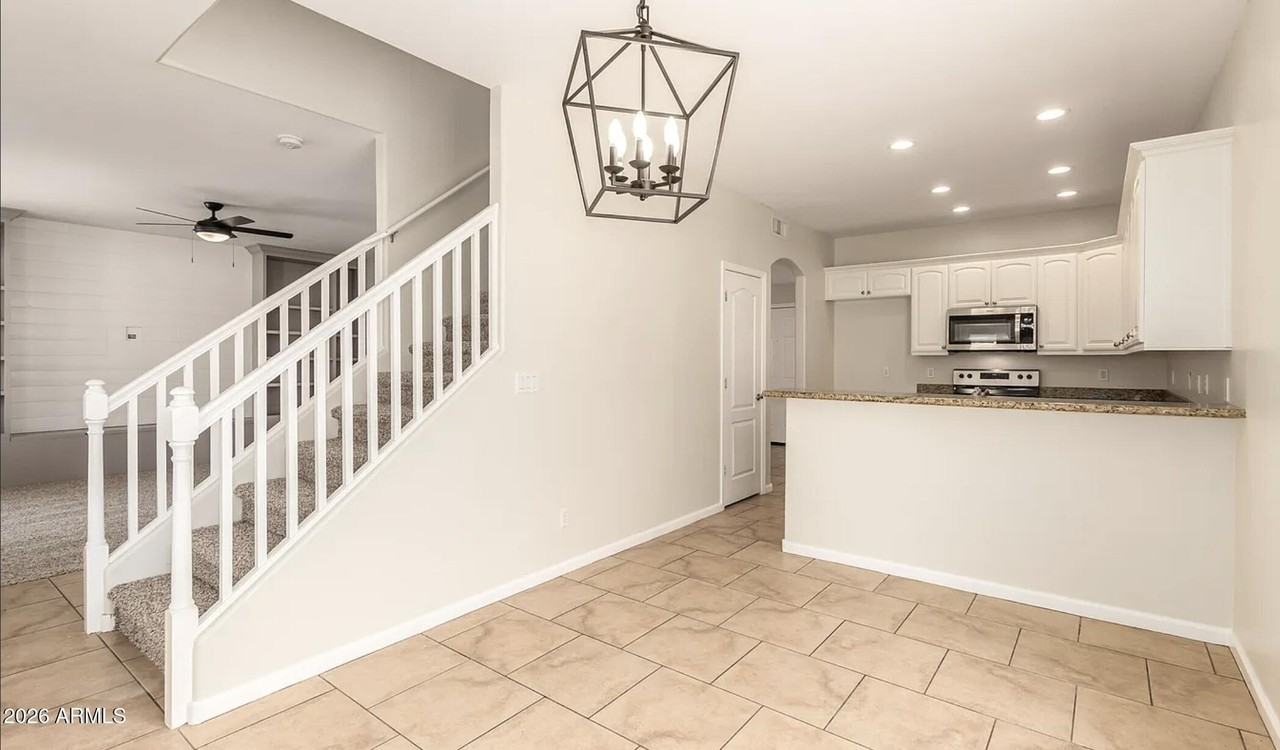 711 S Paustian Cir - Photo 5 of 14