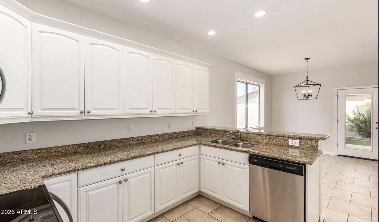 711 S Paustian Cir - Photo 6 of 14