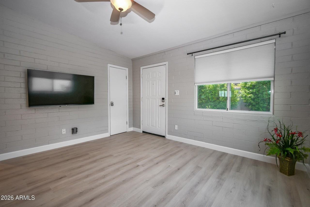 1012 E Henry St - Photo 6 of 18