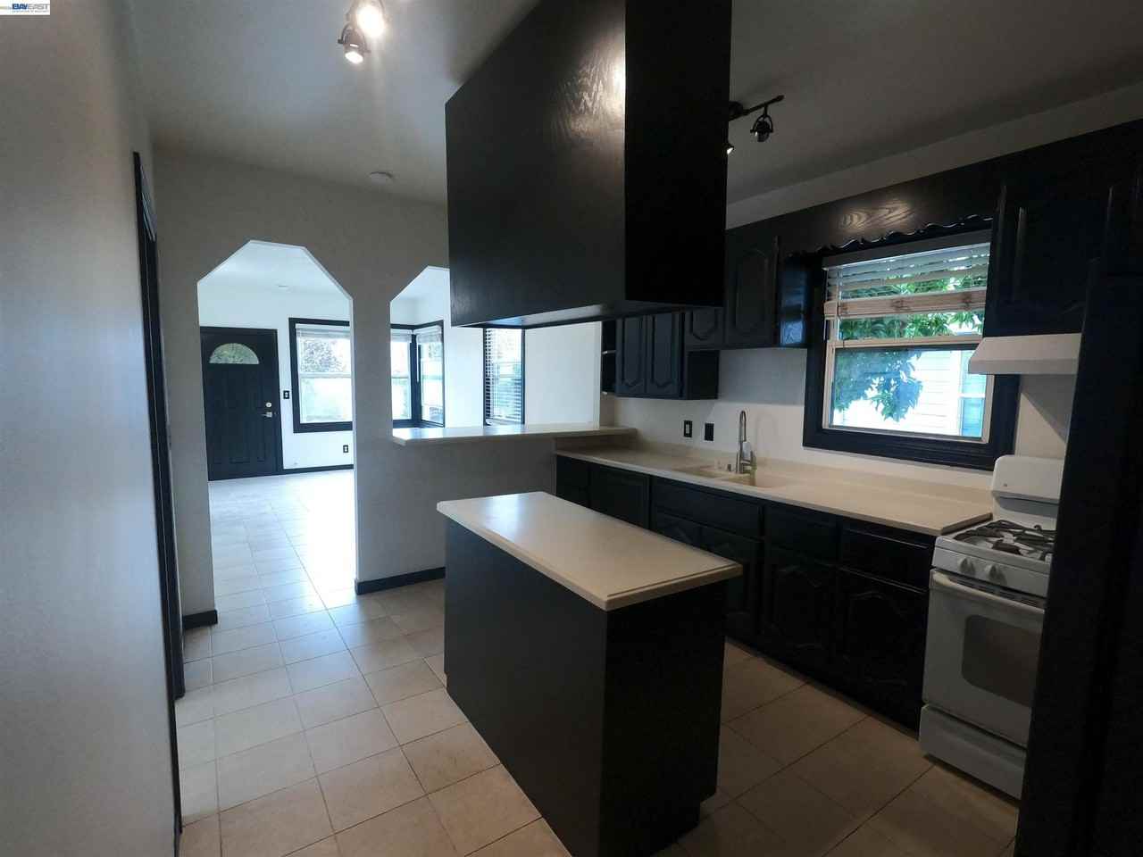692 45th St - Photo 3 of 17