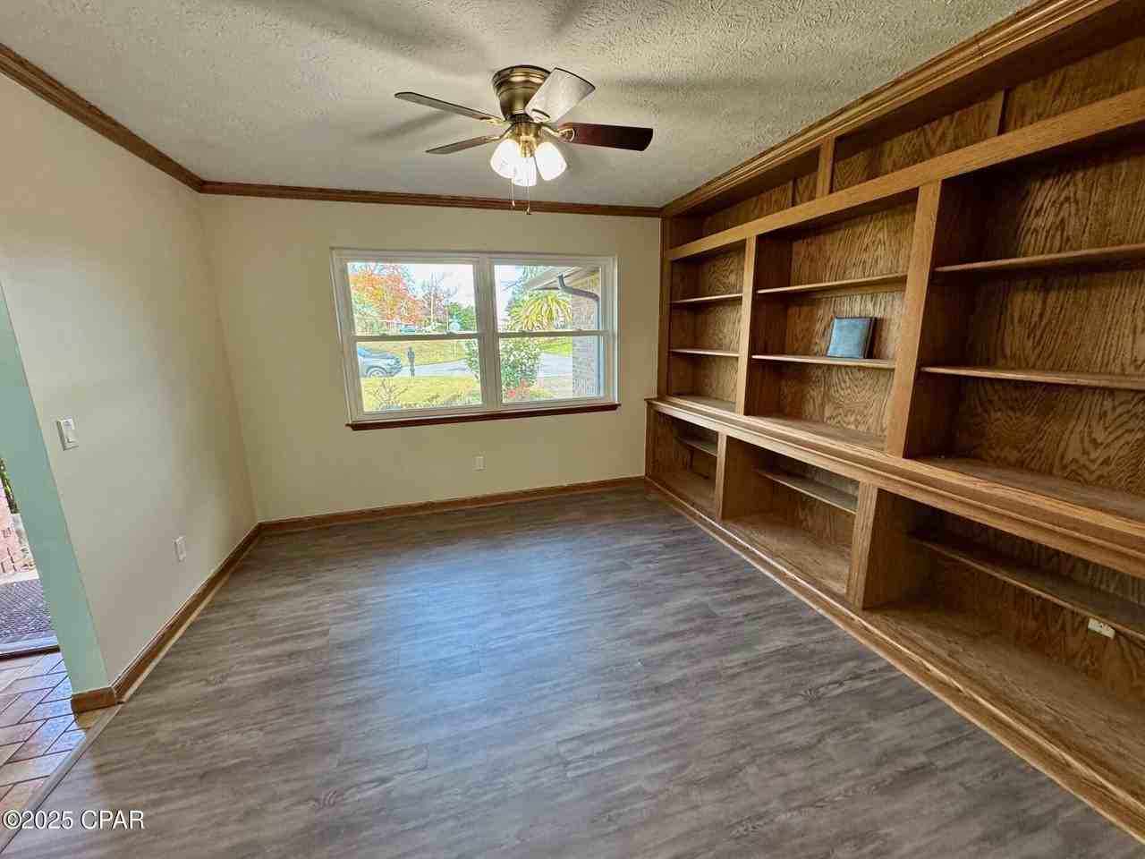 6210 Imperial Dr - Photo 4 of 37