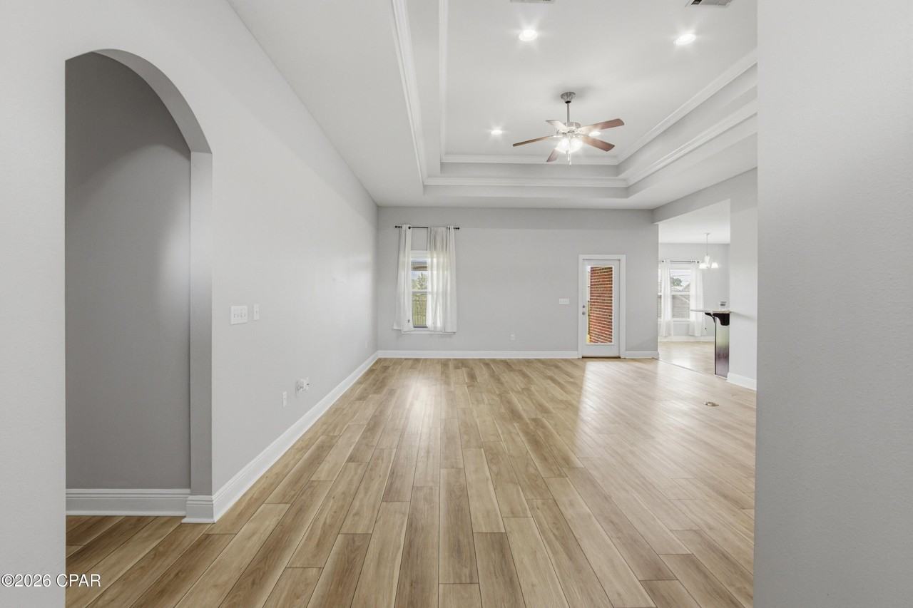 5033 Pretty Way - Photo 4 of 49