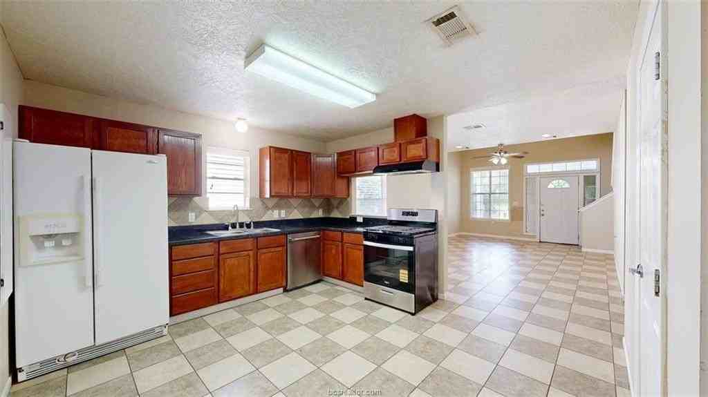 1724 Boardwalk Ct - Photo 7 of 46