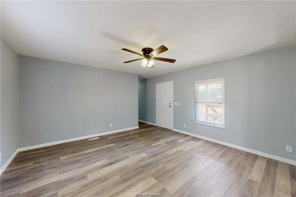 3042 Henderson Road - Photo 5 of 22