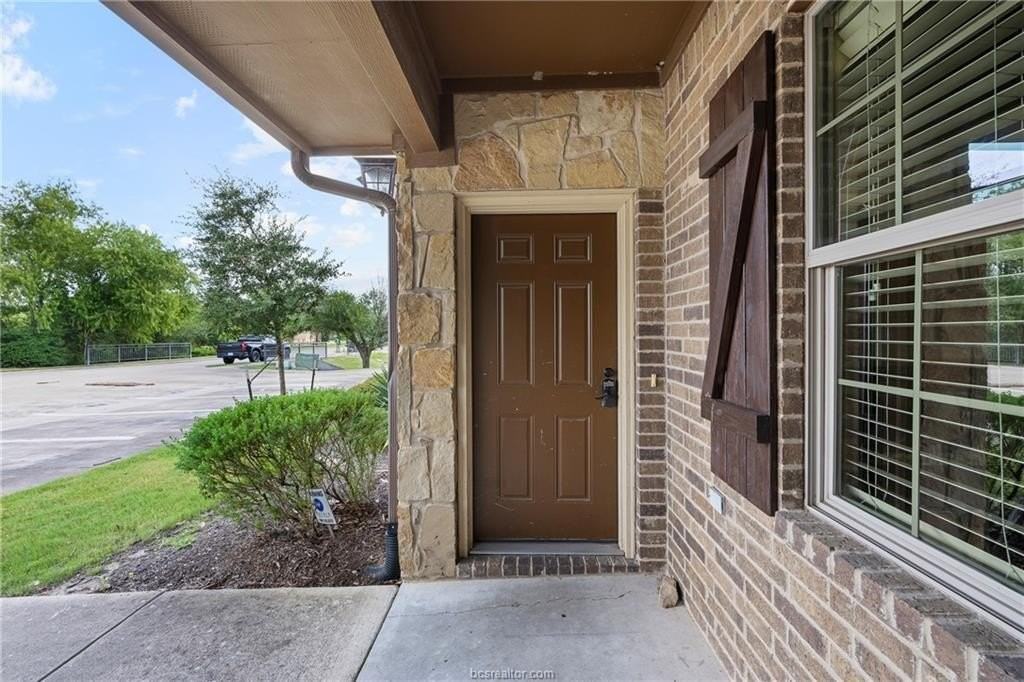 305 Capps Dr - Photo 6 of 33