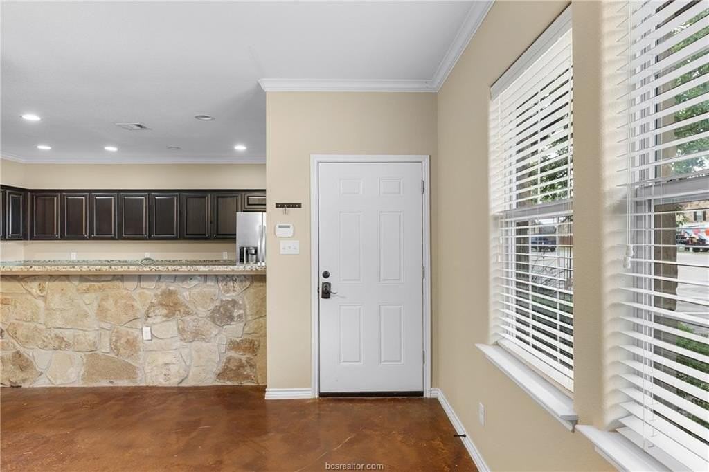 305 Capps Dr - Photo 7 of 33