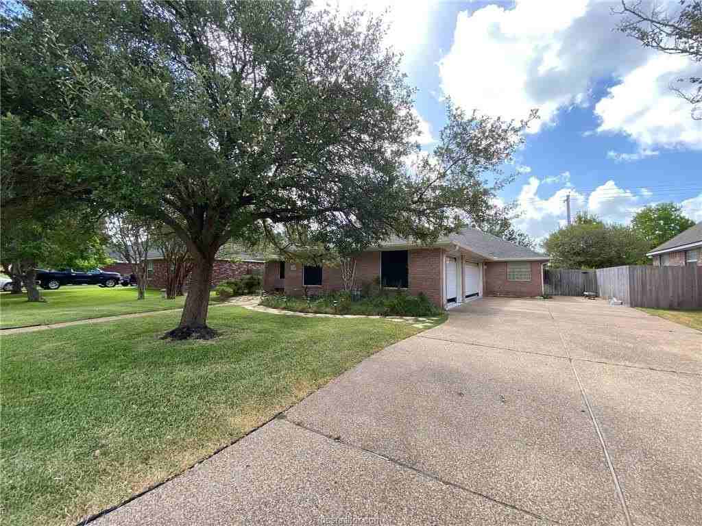 306 Landsburg Ln - Photo 3 of 6