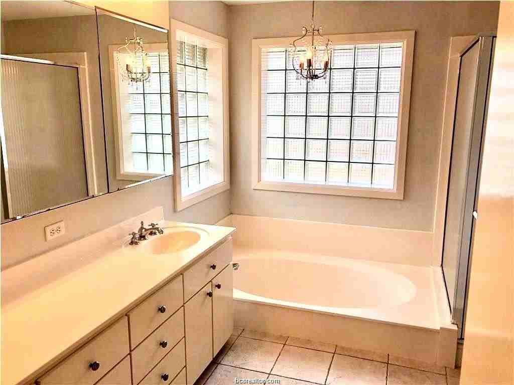 306 Landsburg Ln - Photo 5 of 6