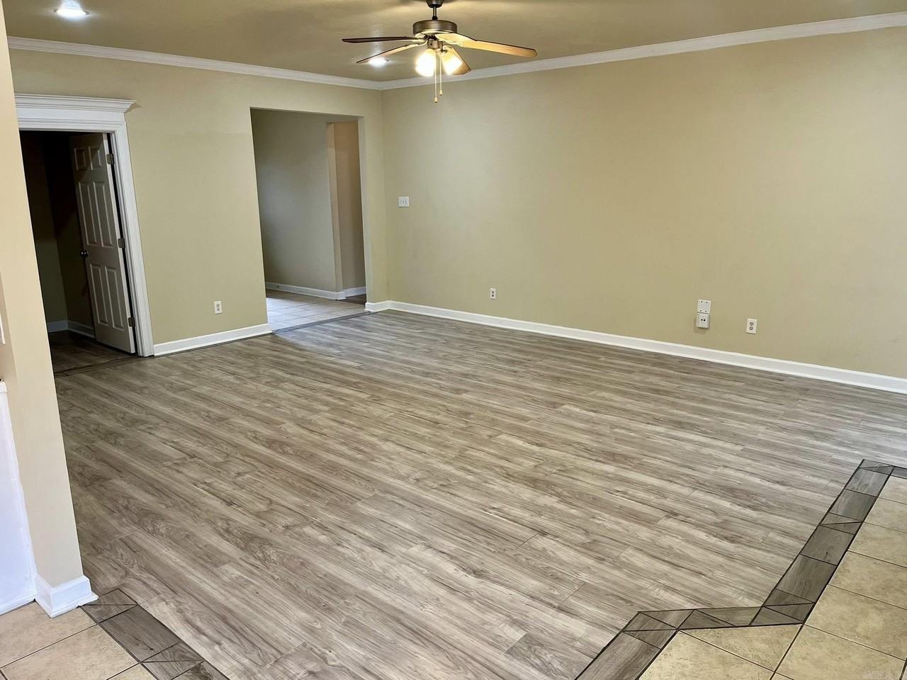 23 Chateaus Ln - Photo 3 of 13