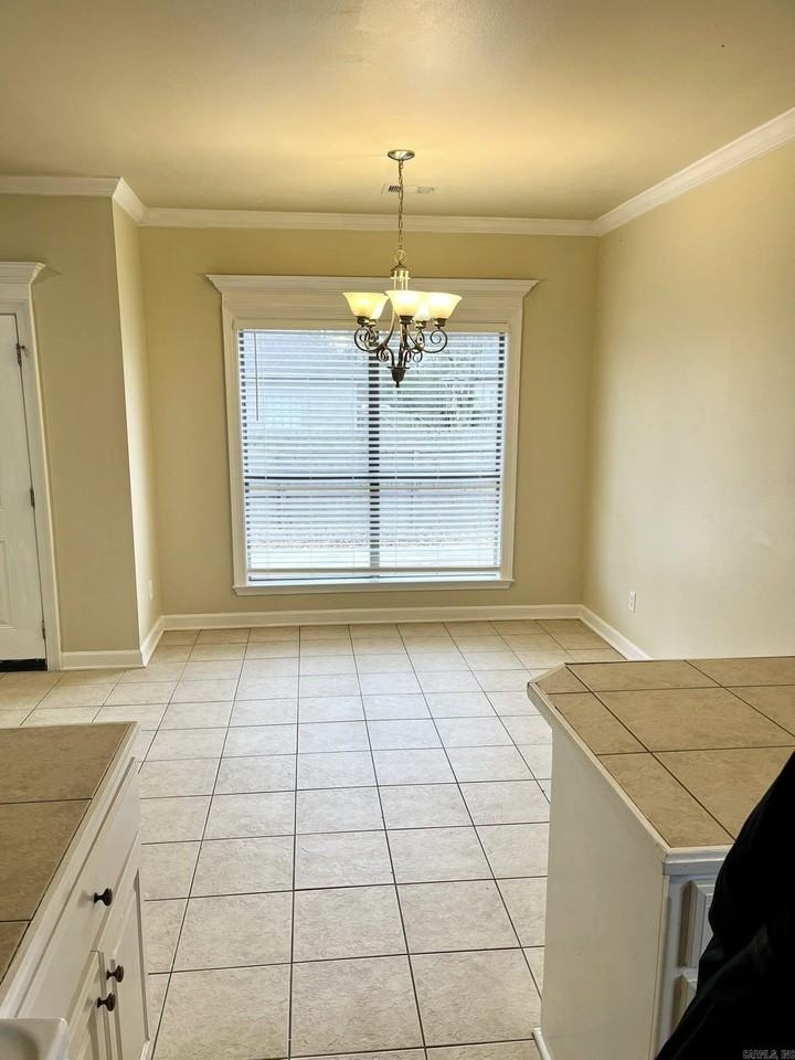 23 Chateaus Ln - Photo 5 of 13