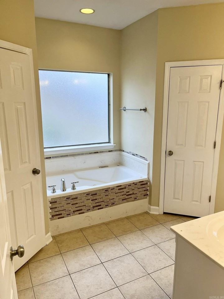 23 Chateaus Ln - Photo 7 of 13