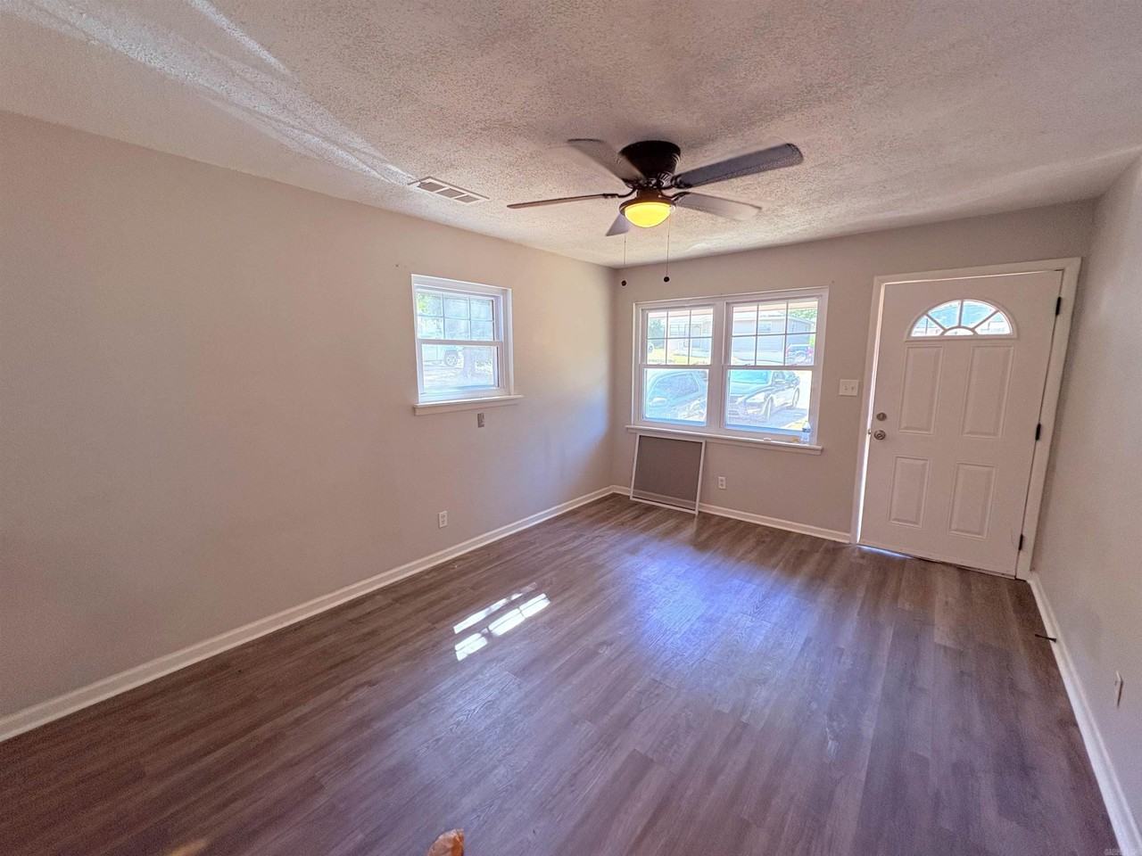 7518 Twin Oaks Rd - Photo 3 of 17