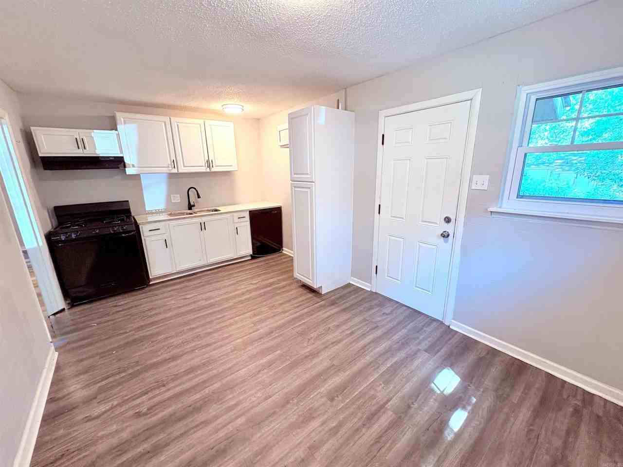 7518 Twin Oaks Rd - Photo 6 of 17