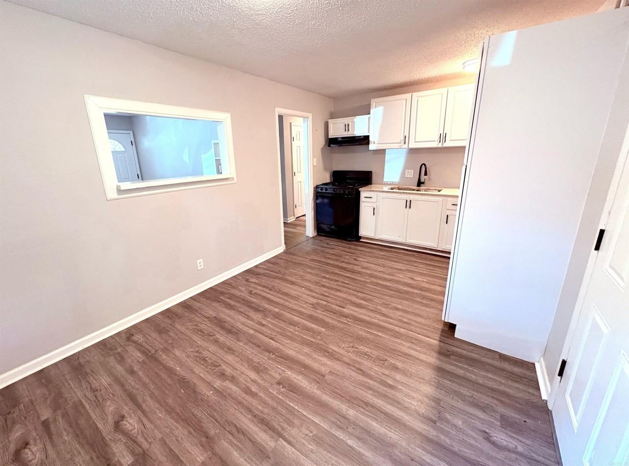 7518 Twin Oaks Rd - Photo 7 of 17