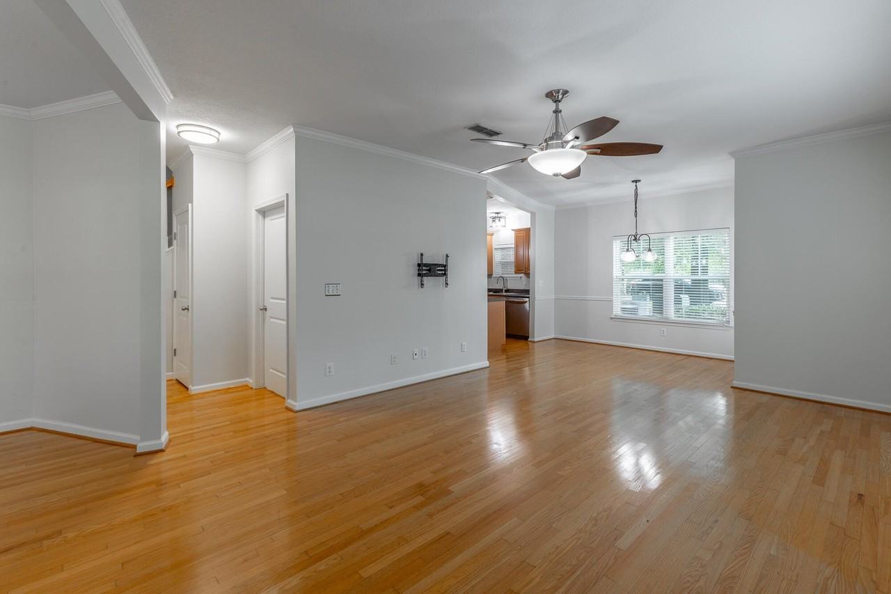 2105 Regency Ct - Photo 5 of 37