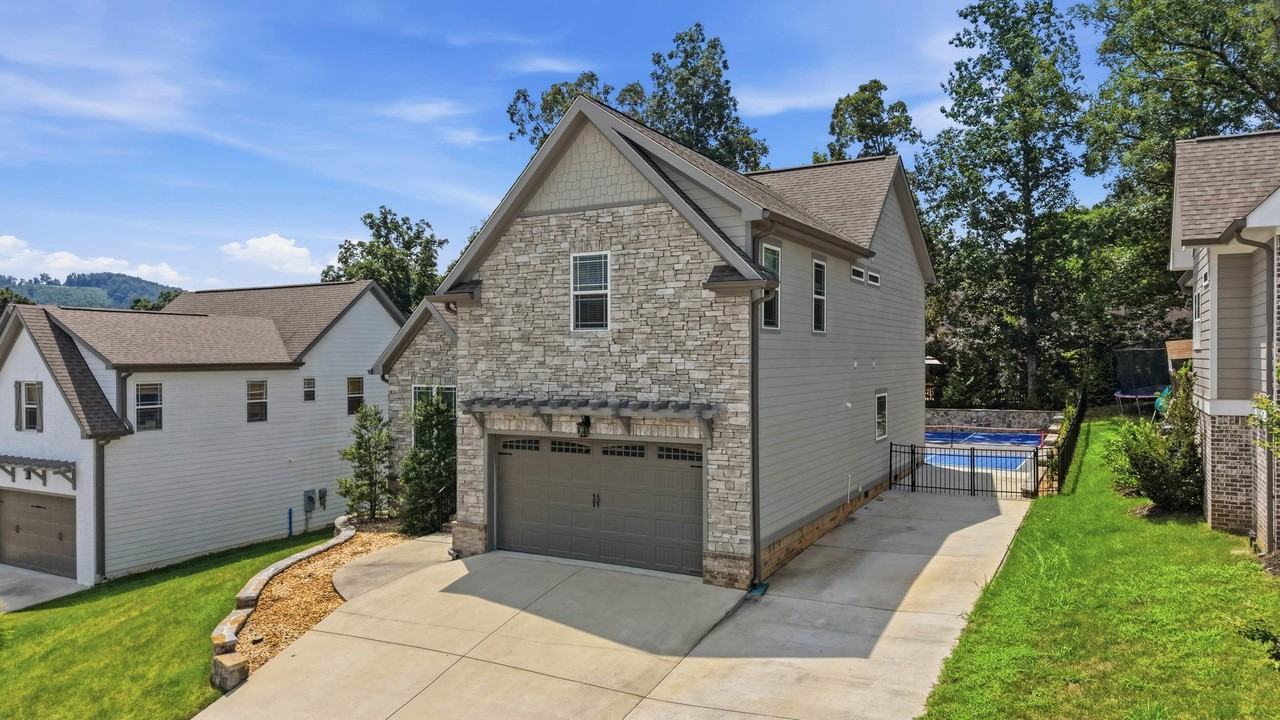 9202 White Ash Dr - Photo 3 of 45