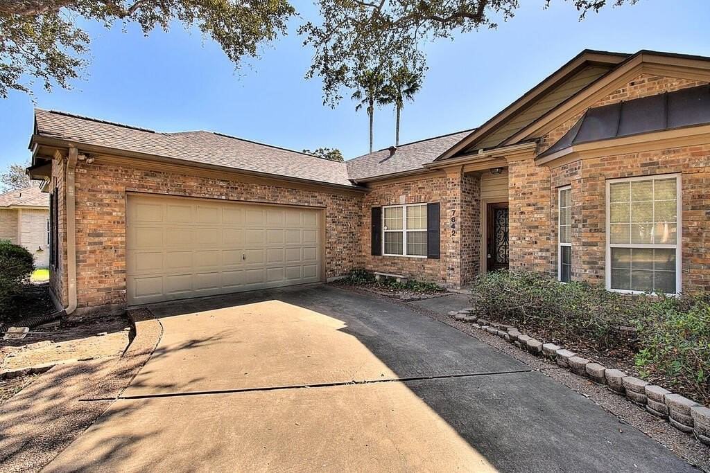 7642 Dallas St - Photo 5 of 39