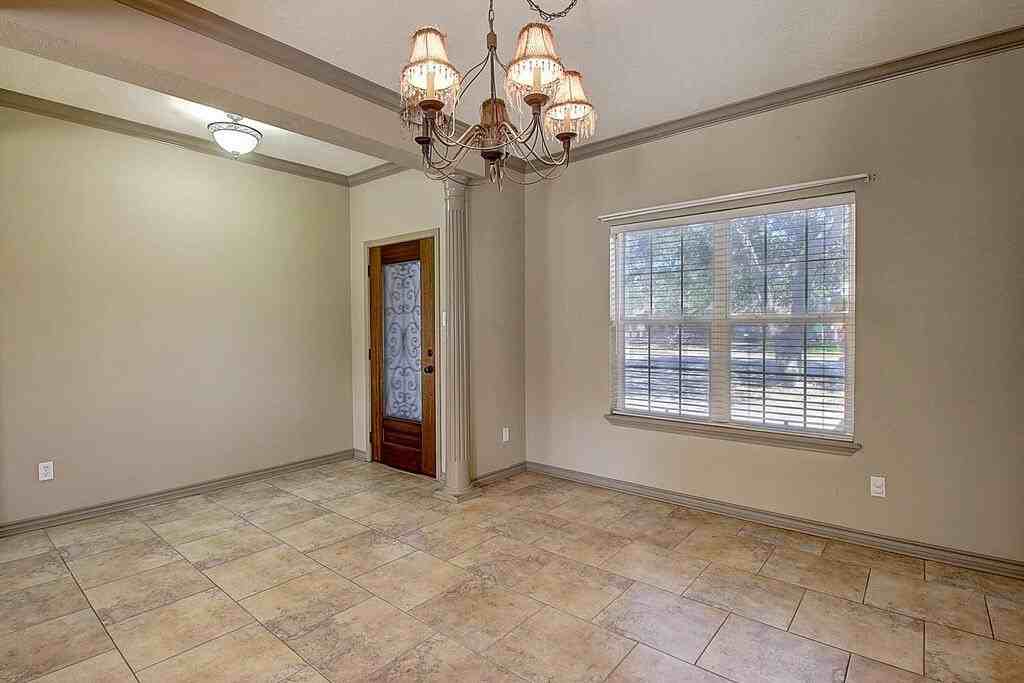7642 Dallas St - Photo 6 of 39