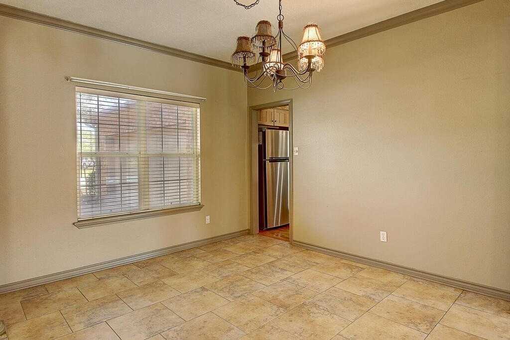 7642 Dallas St - Photo 7 of 39