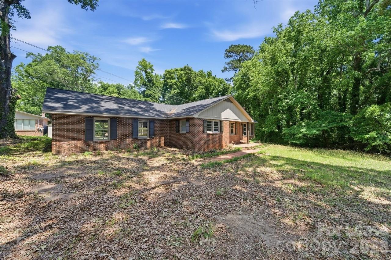 2988 Great Falls Hwy - Photo 2 of 34