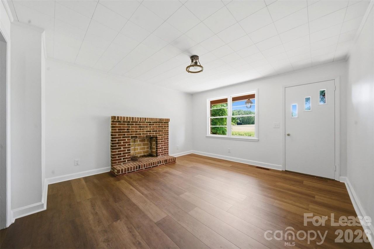2988 Great Falls Hwy - Photo 5 of 34