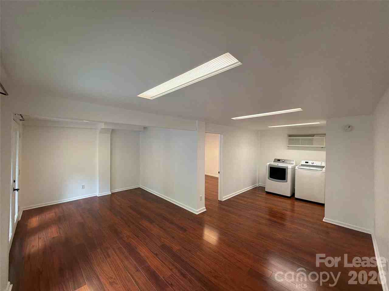 213 S Summit Ave - Photo 3 of 14