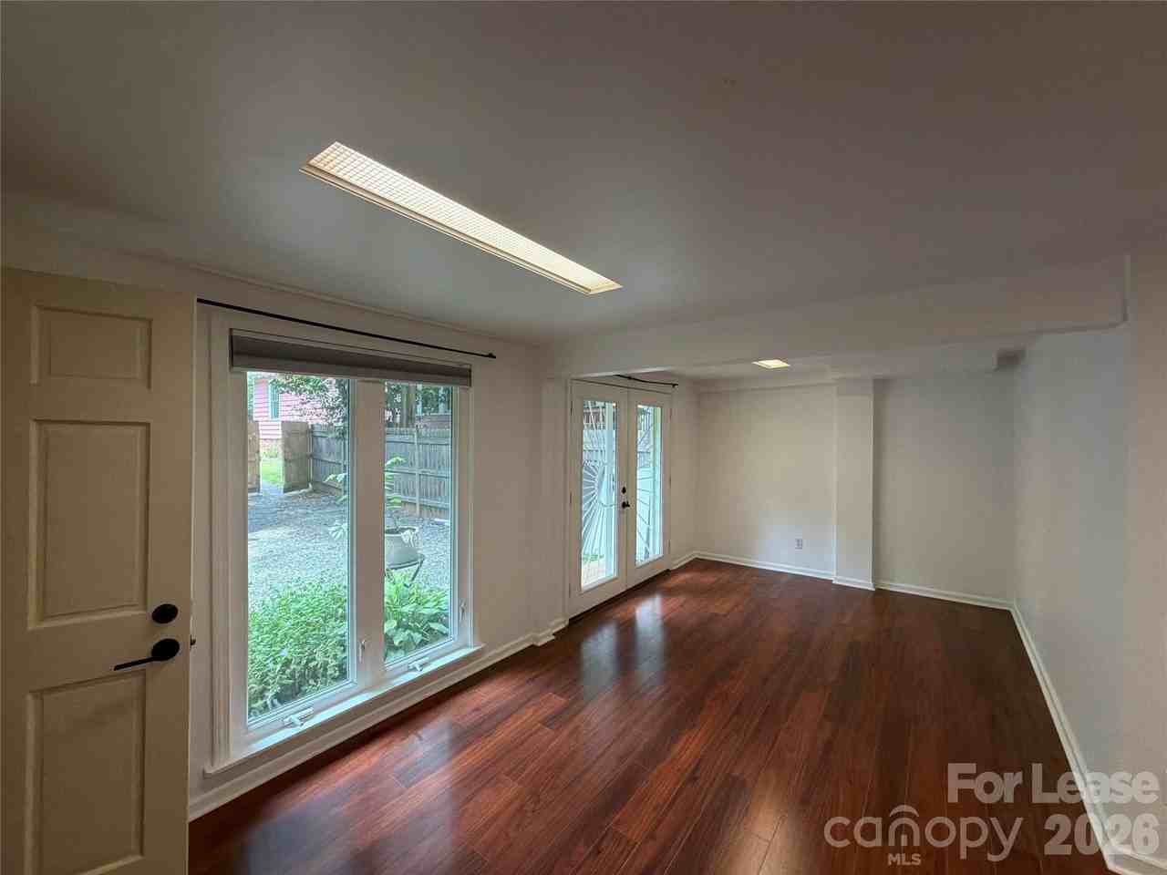 213 S Summit Ave - Photo 4 of 14