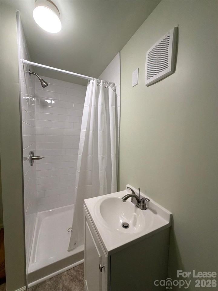 213 S Summit Ave - Photo 7 of 14