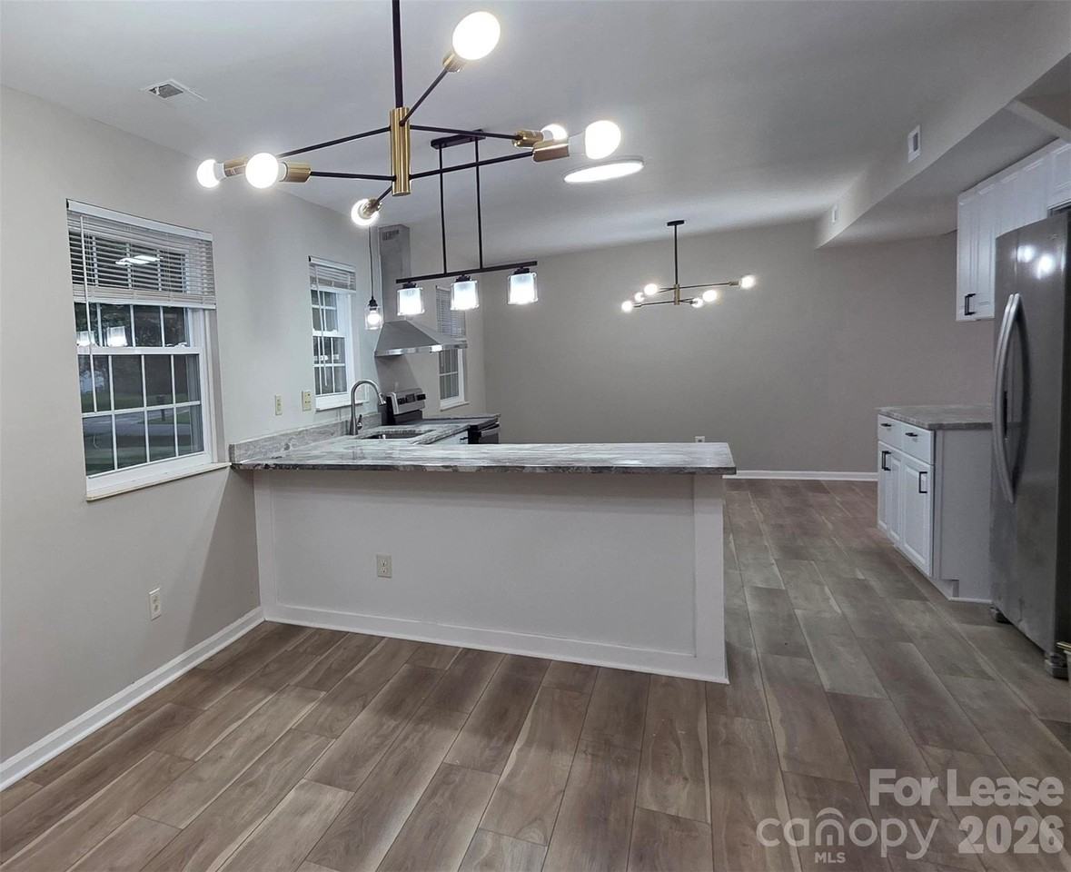 7200 Shadowlake Dr - Photo 4 of 15