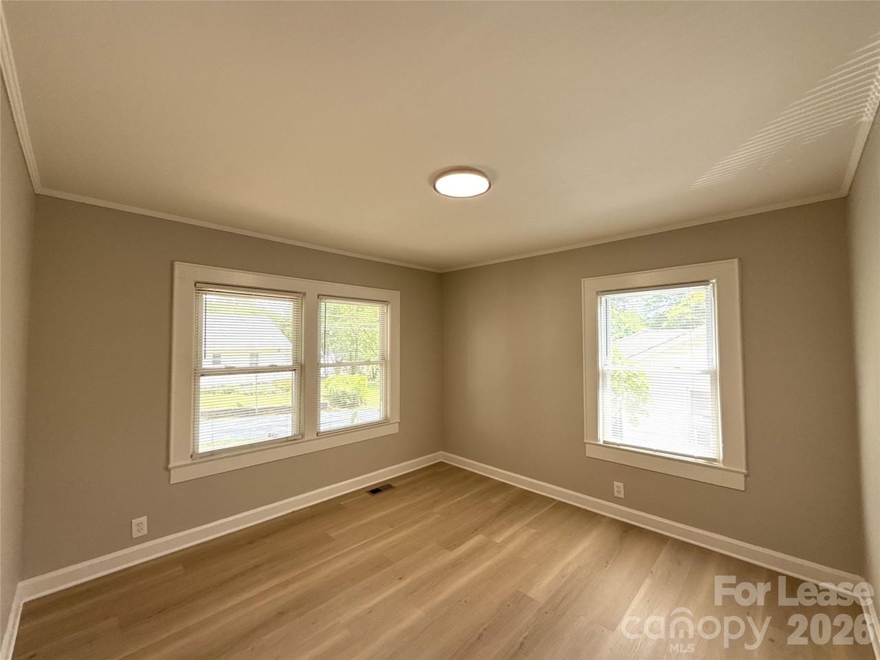 831 Cason St - Photo 2 of 13