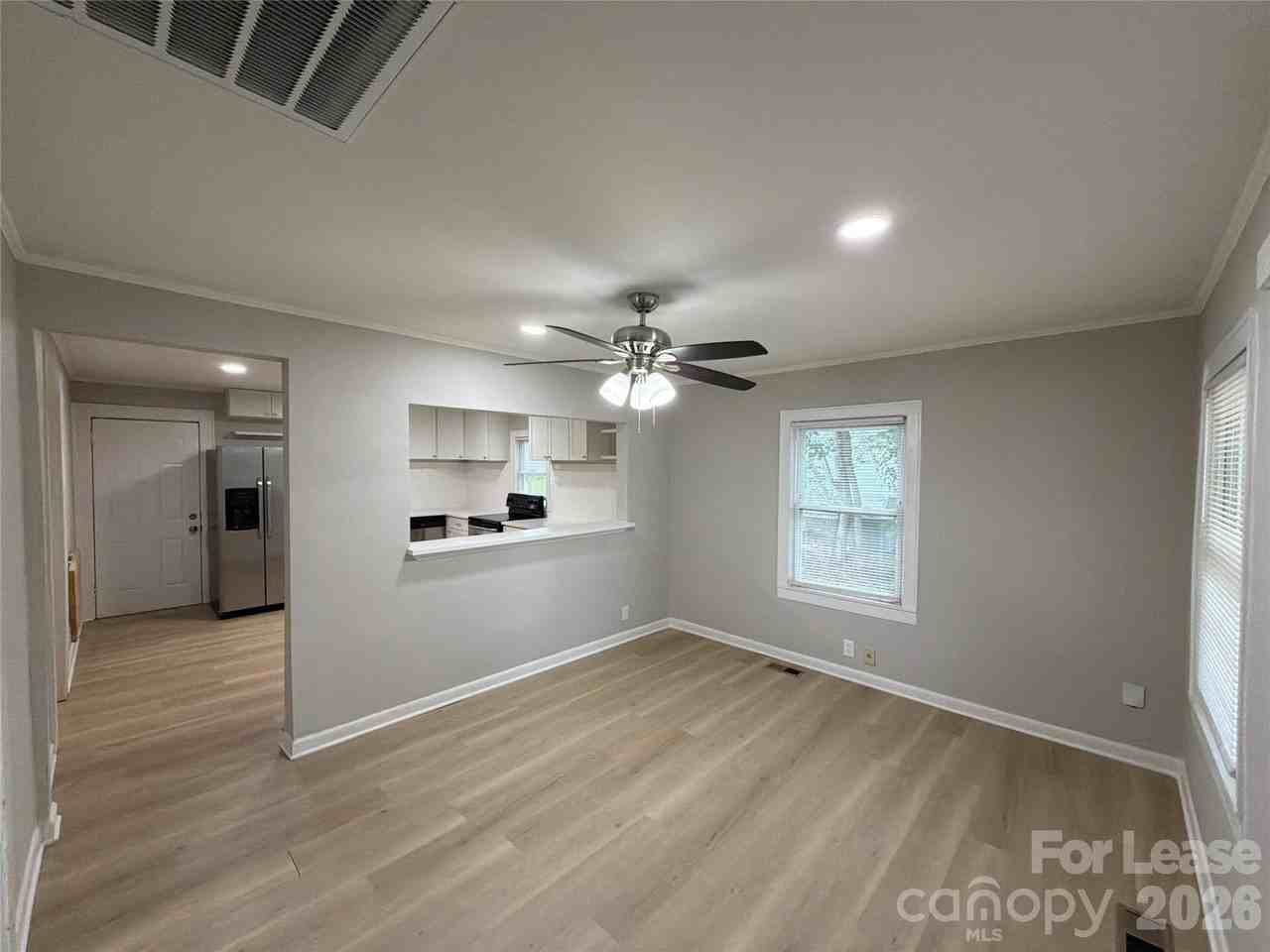 831 Cason St - Photo 5 of 13