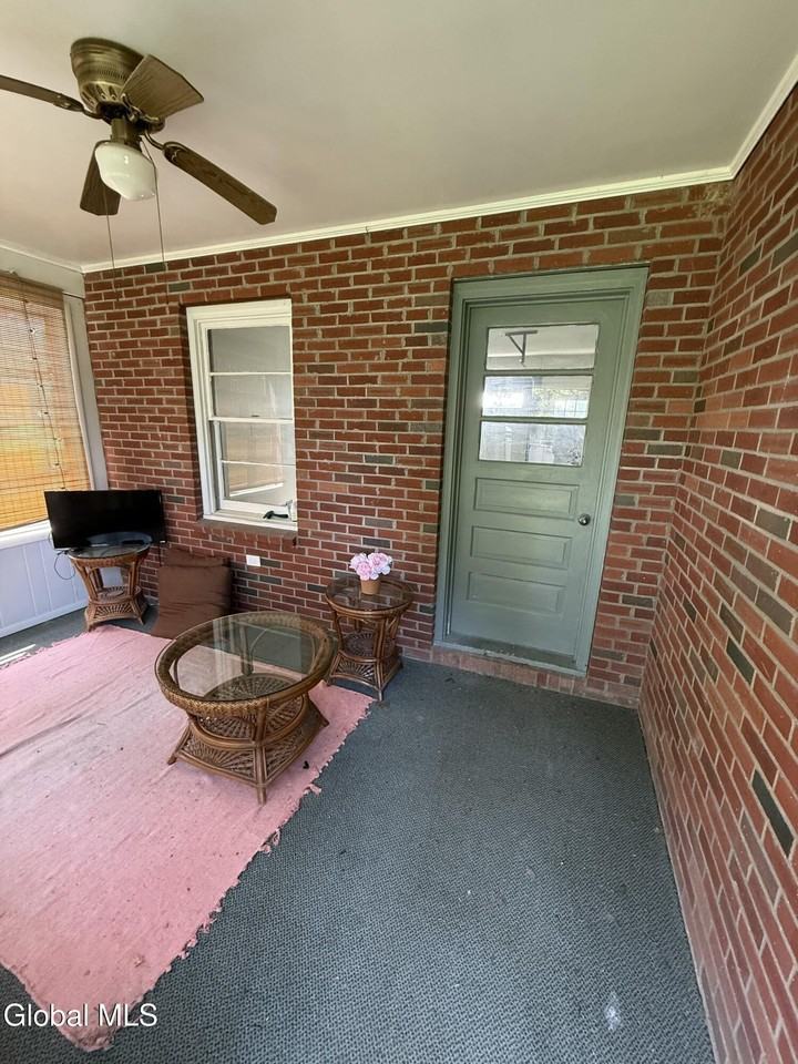 143 Schuurman Rd - Photo 3 of 25