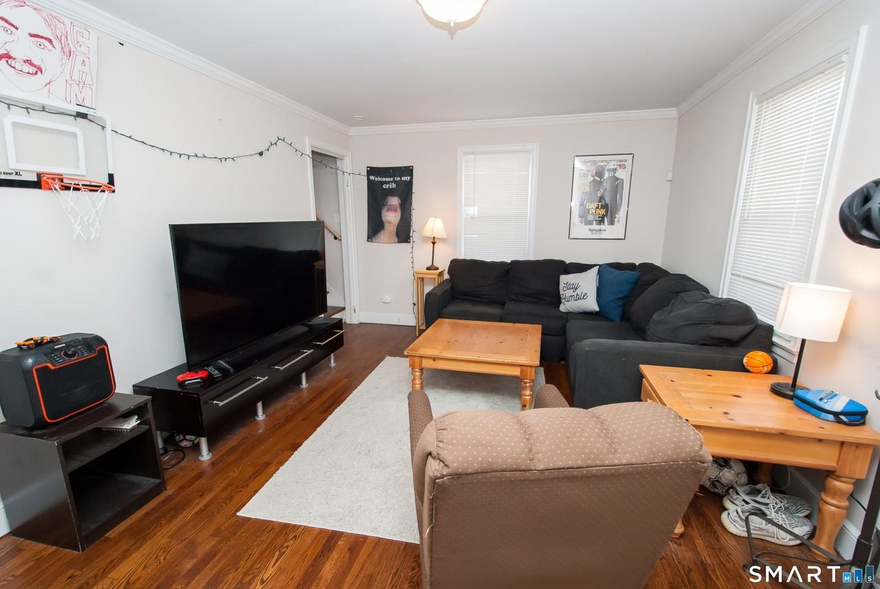 435 Ruth St - Photo 3 of 38