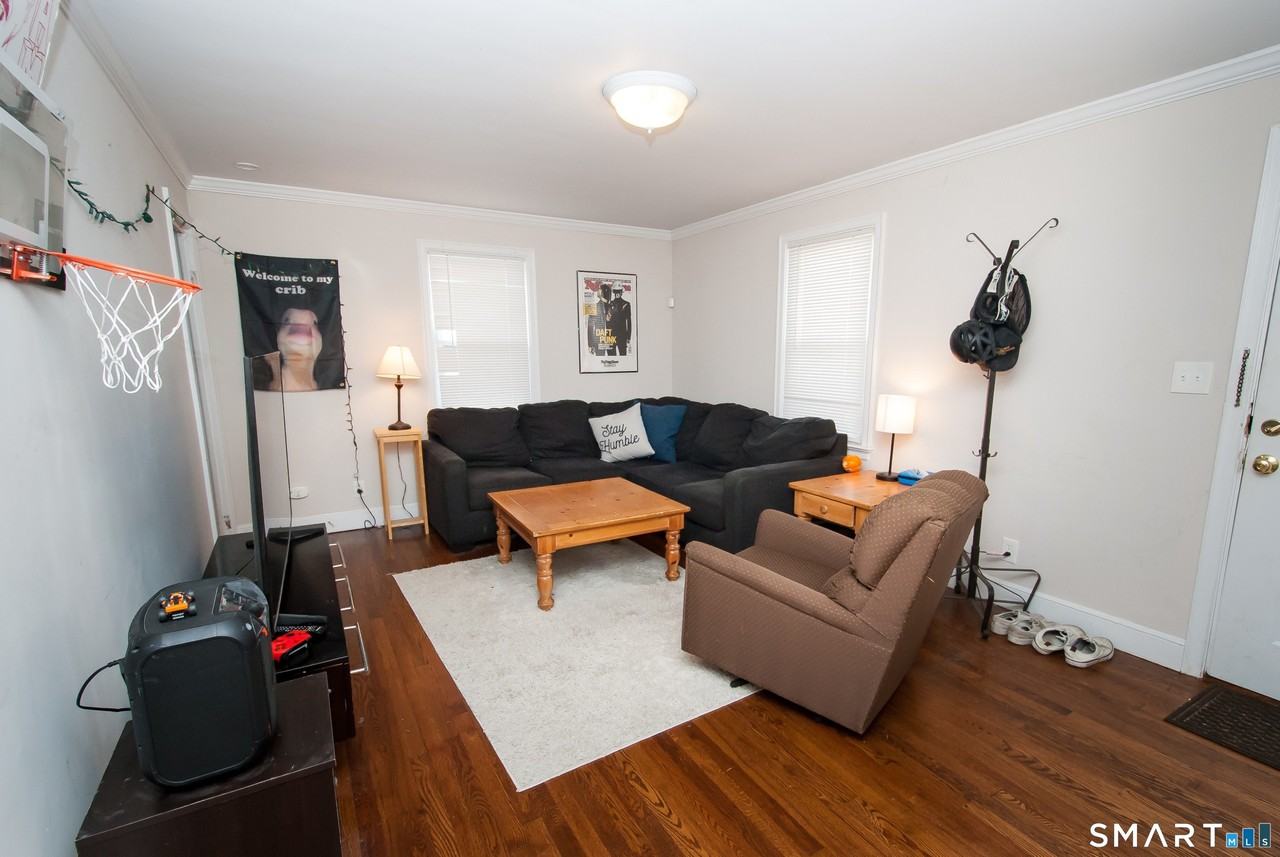 435 Ruth St - Photo 4 of 38