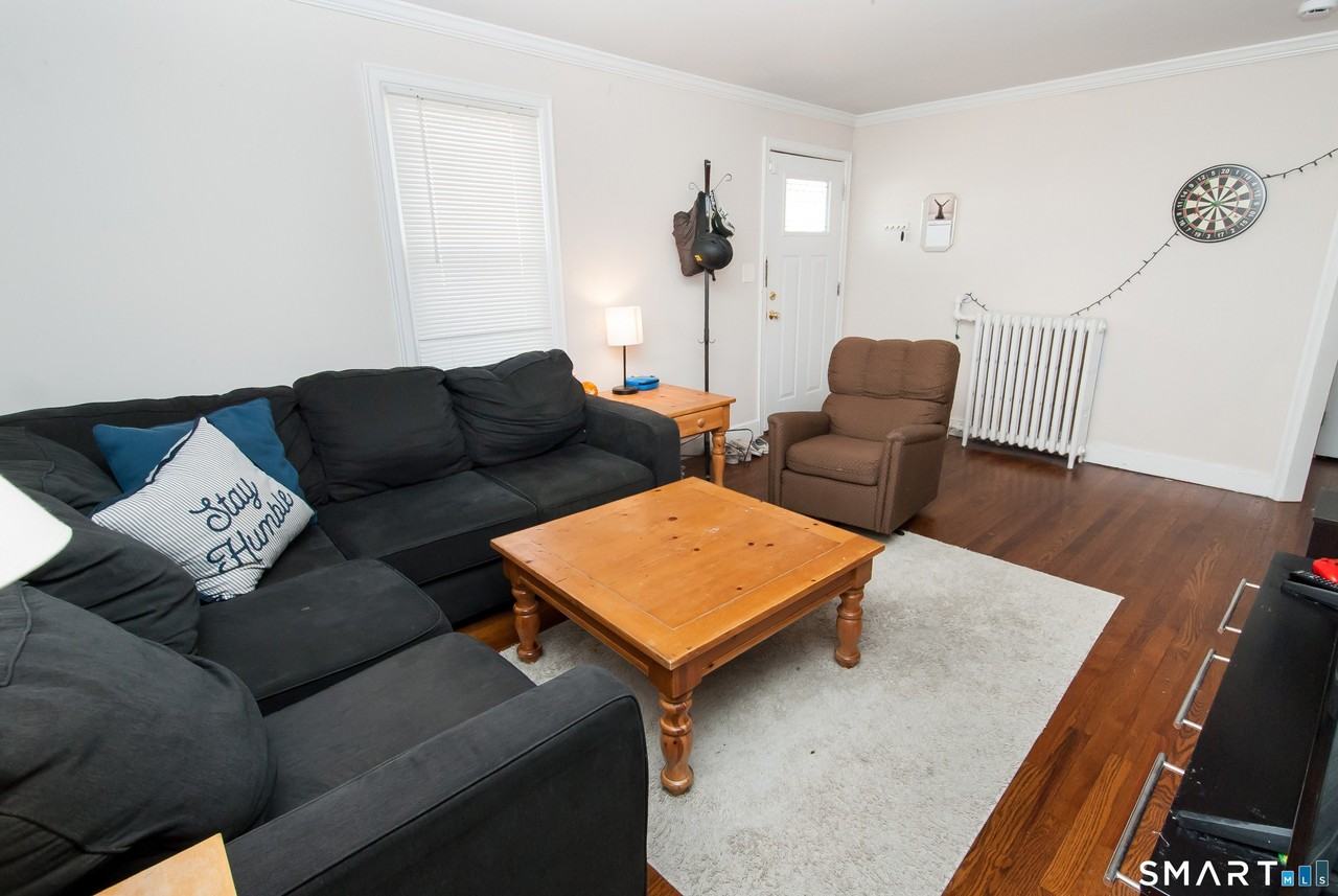 435 Ruth St - Photo 5 of 38