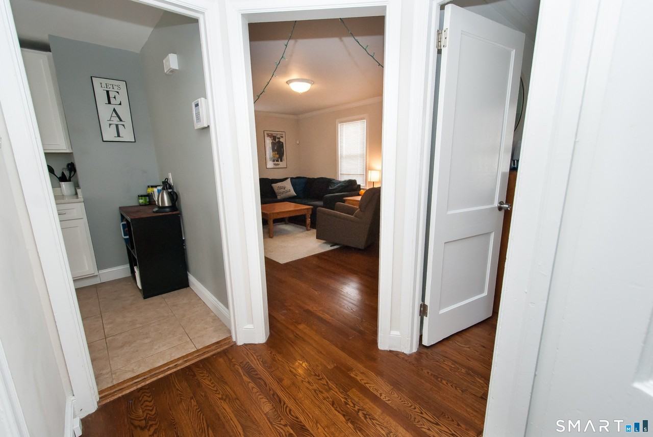 435 Ruth St - Photo 7 of 38