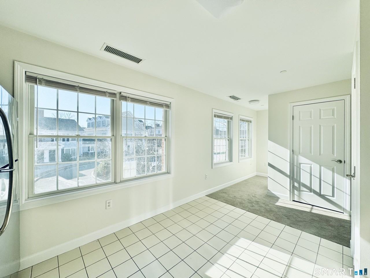 36 Fairgate Dr - Photo 4 of 15