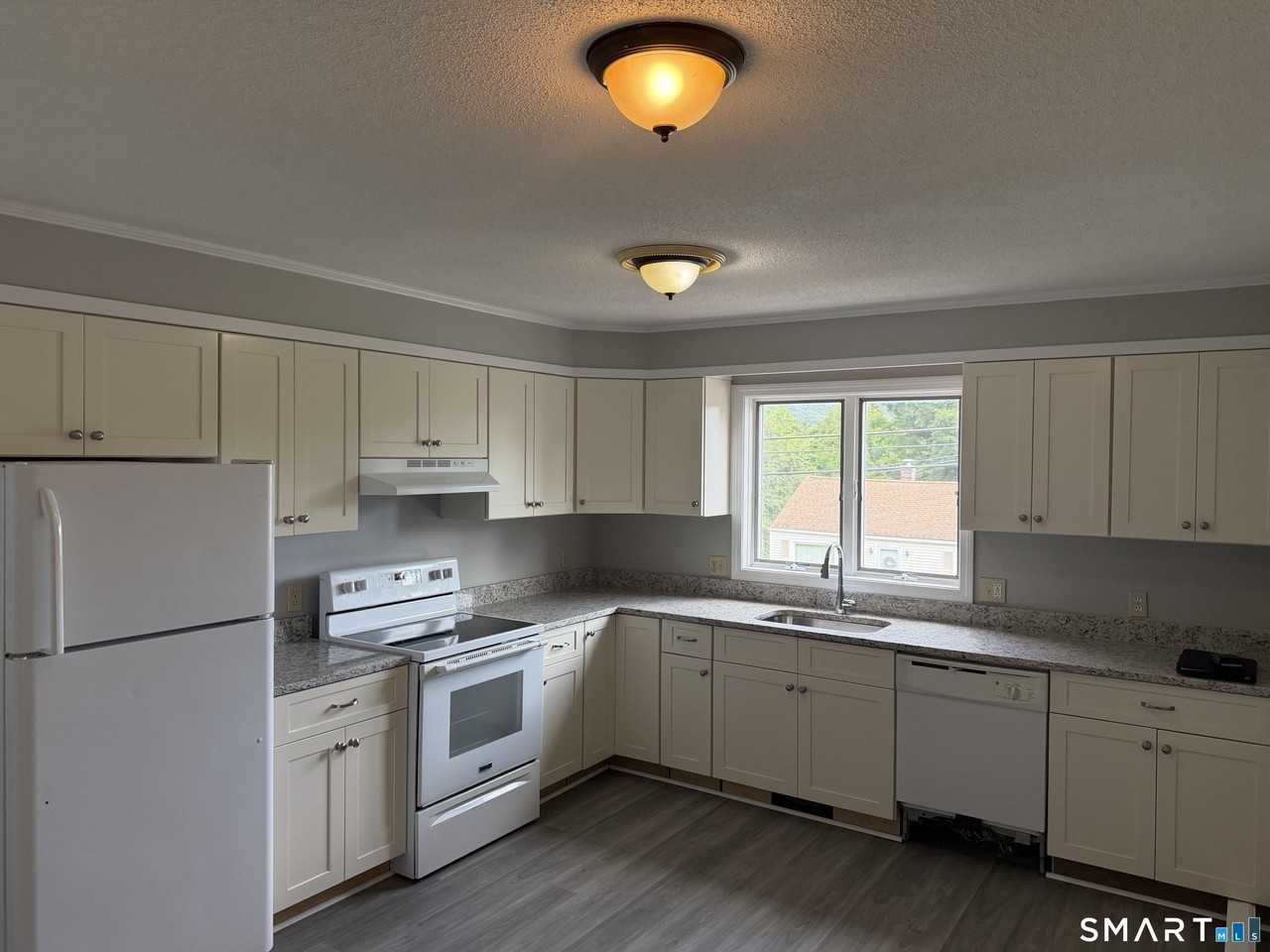 1474 Highland Ave #1 - Photo 6 of 16