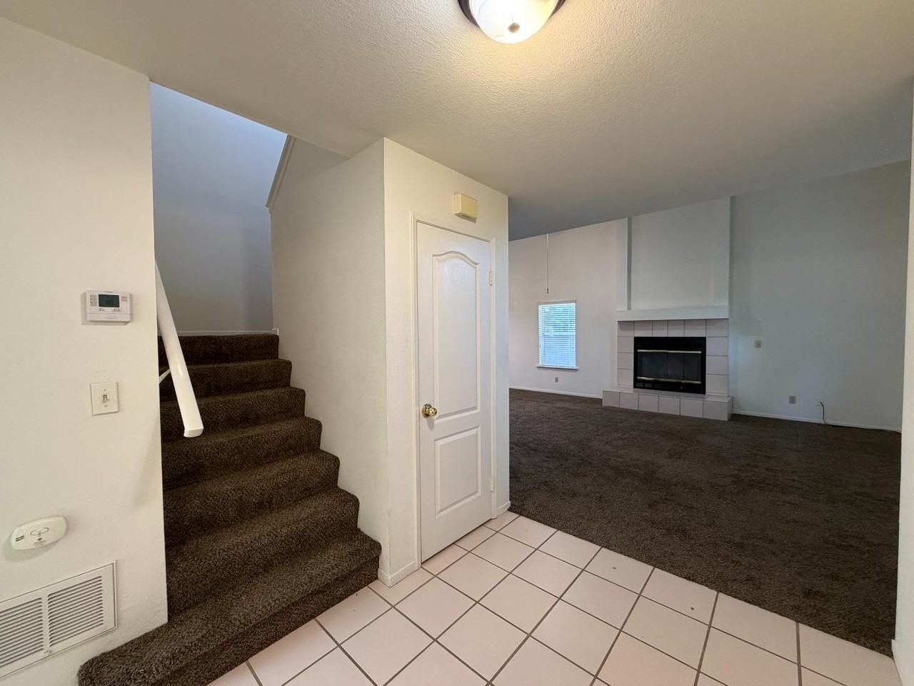 1893 E Deyoung Dr - Photo 3 of 22