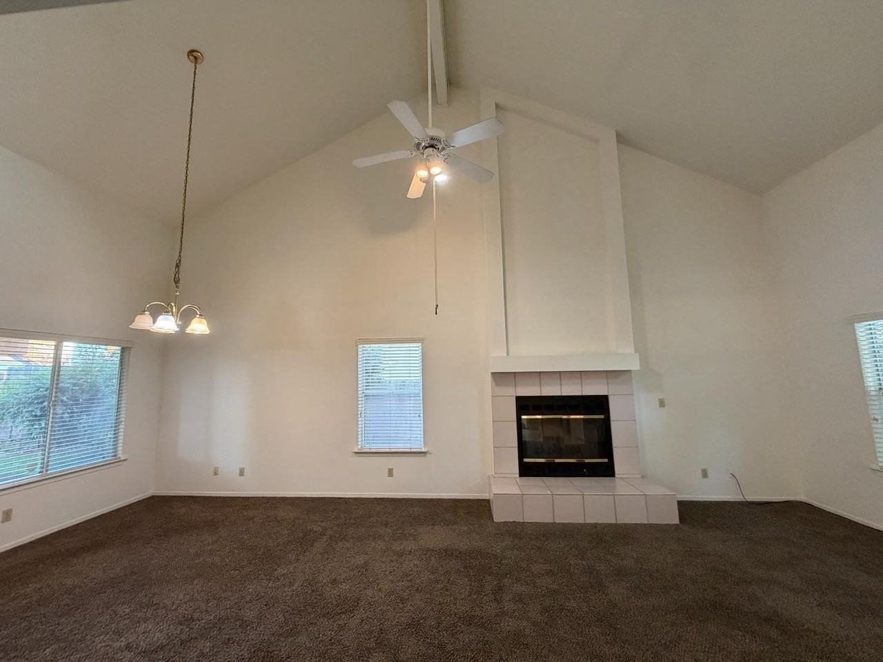 1893 E Deyoung Dr - Photo 5 of 22