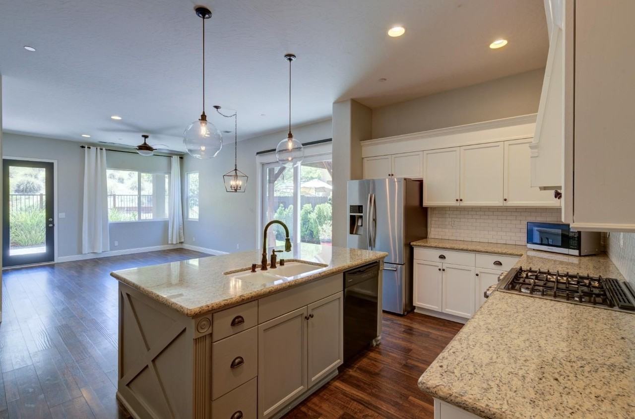 21230 Tramonto Ln - Photo 3 of 15