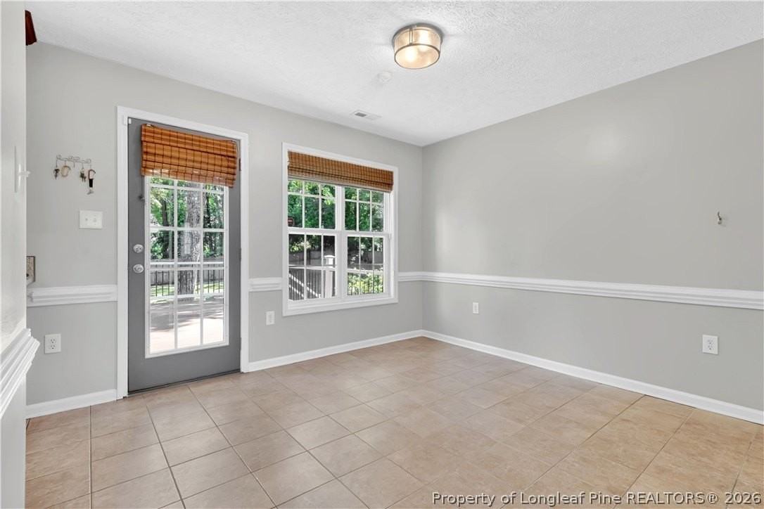 278 Oakmont Dr - Photo 5 of 22