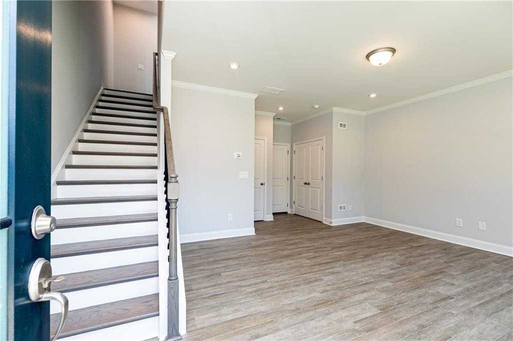 517 Hardy Dr - Photo 3 of 30