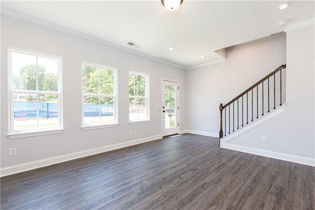 517 Hardy Dr - Photo 4 of 30