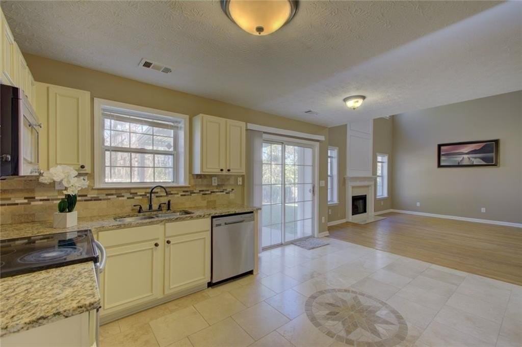2820 Northcliff Dr - Photo 6 of 20