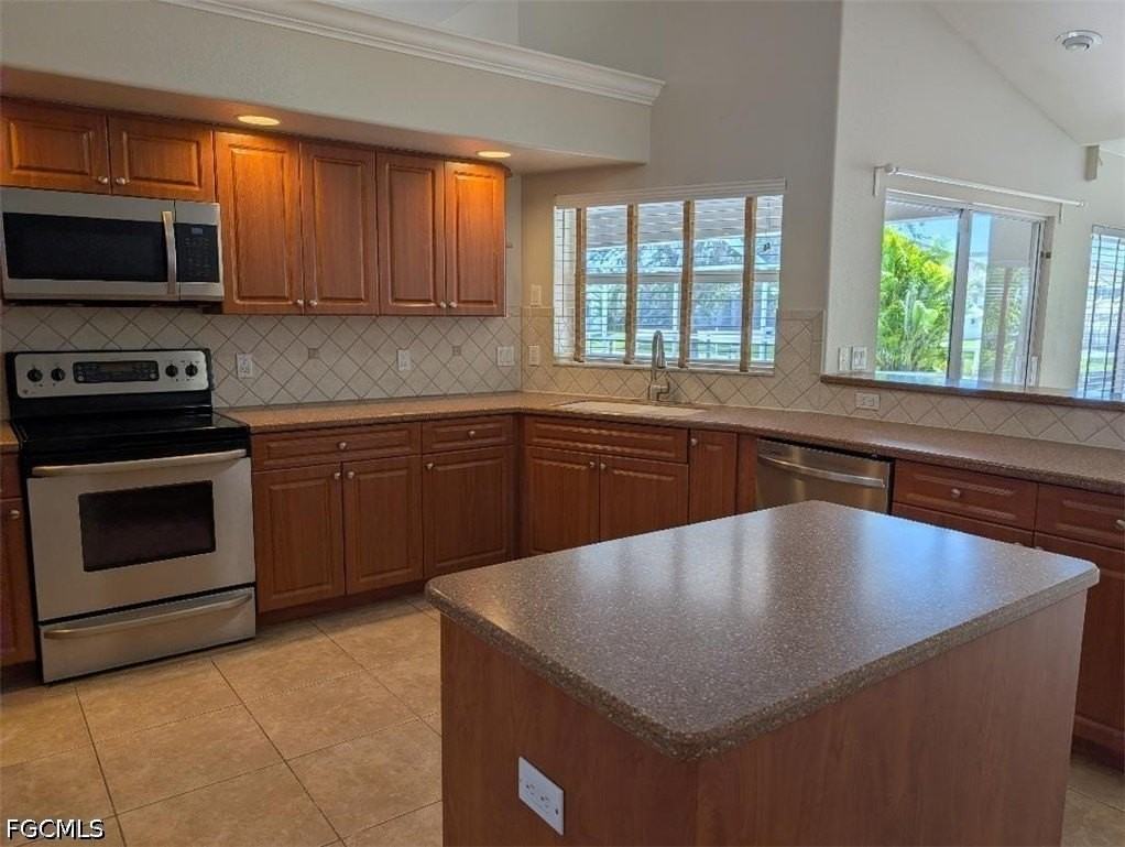 3046 Sw 24th Ave - Photo 5 of 19