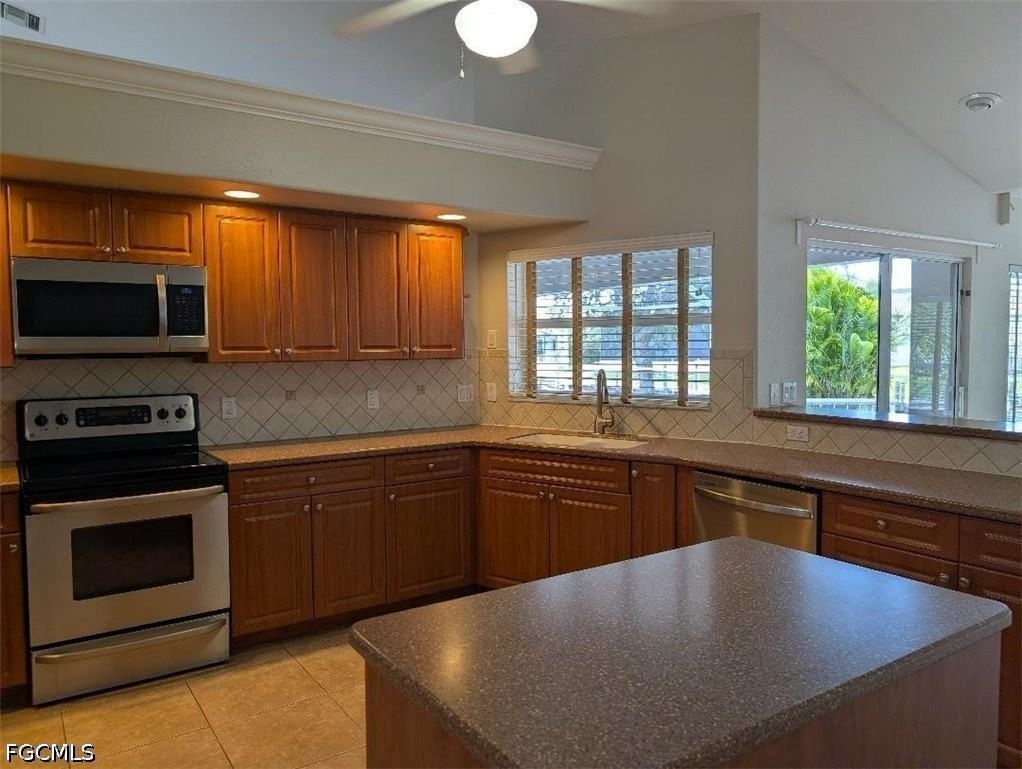 3046 Sw 24th Ave - Photo 7 of 19