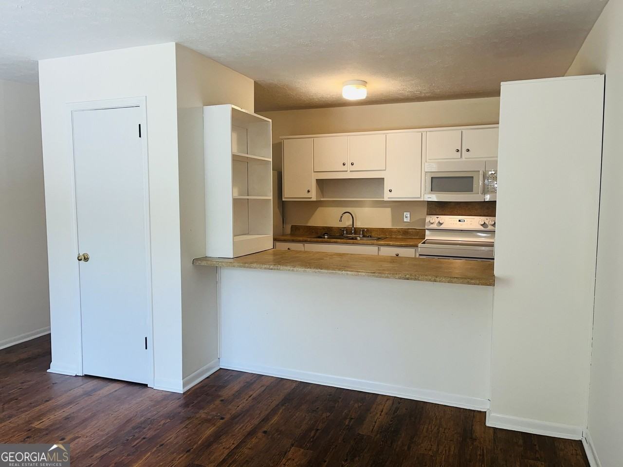 45 Westgate Dr #5 - Photo 4 of 22