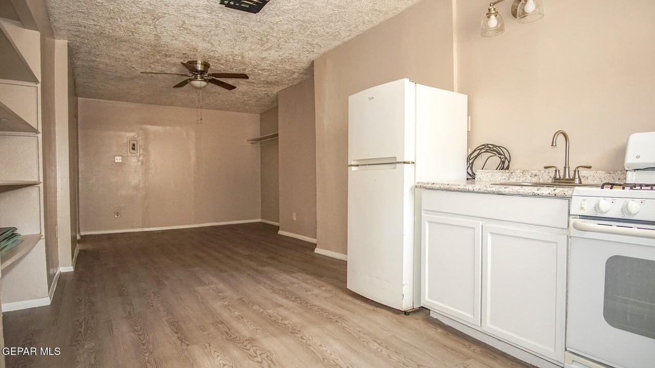 1111 N Cotton St #E - Photo 3 of 9